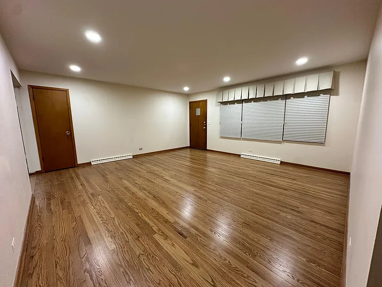 741 S Lombard Ave — Photo 4