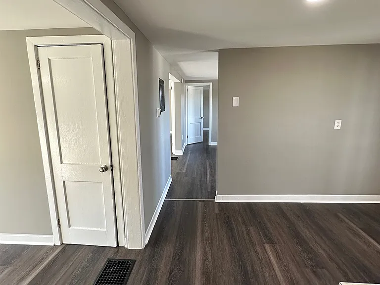 210 Hill St — Photo 11