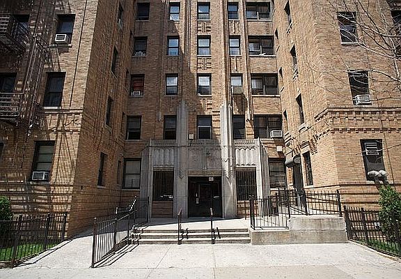4th image of 50 E 19th St APT B5