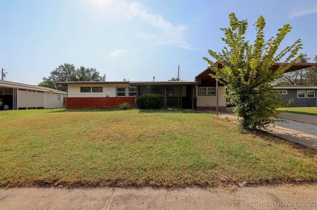 3 bed, 1350 sqft, $1,000 — Photo 3
