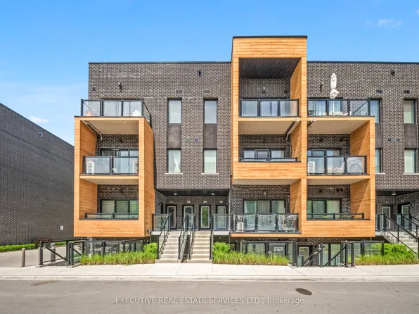 1145 Journeyman Ln #226, Mississauga, ON L5J 0B5
