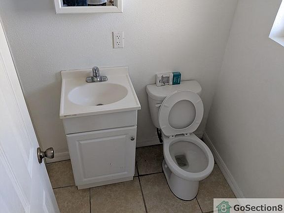 4th image of 680 22nd Ave S APT 1