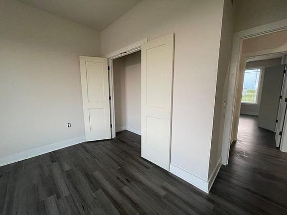 5th image of 923 Morgan Dr