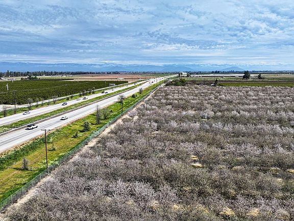 3rd image of 7581 E Kings Canyon Rd