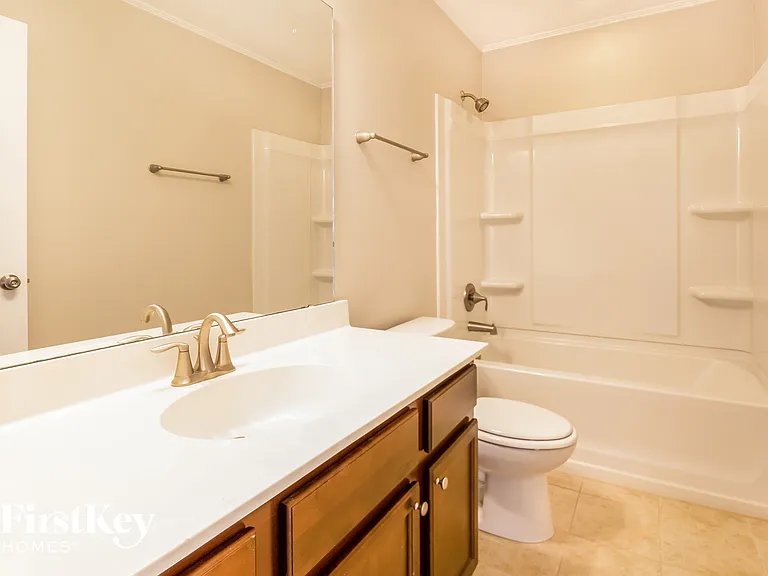 208 Longford Dr — Photo 13