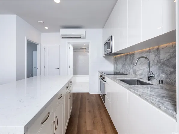 987 Queen St #2104, Honolulu, HI 96814