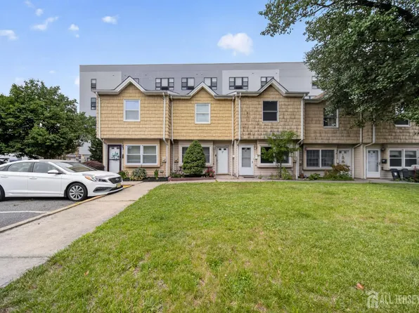 172 Roosevelt Ave APT B, Carteret, NJ 07008
