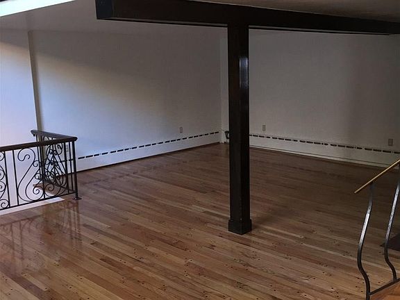 4th image of 45 Williams St Carriage House