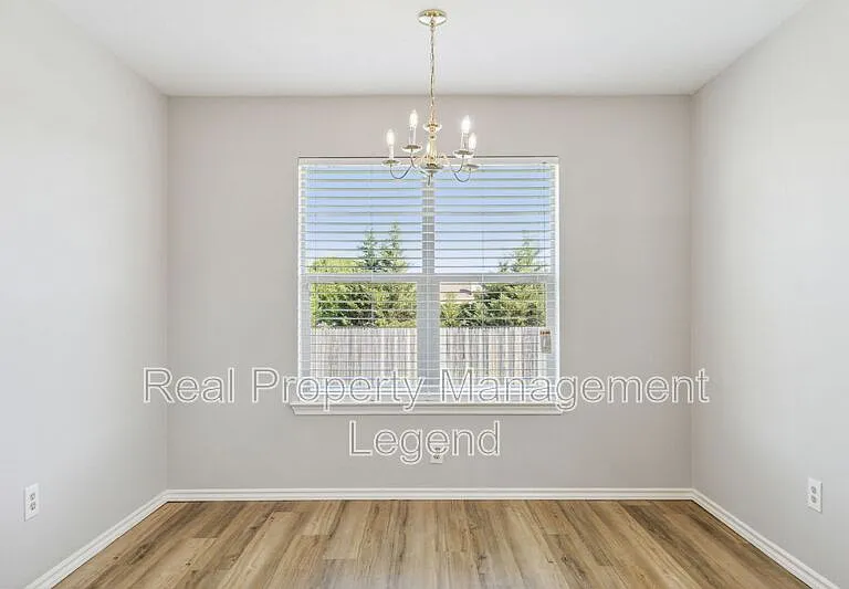 110 Magnolia St — Photo 12