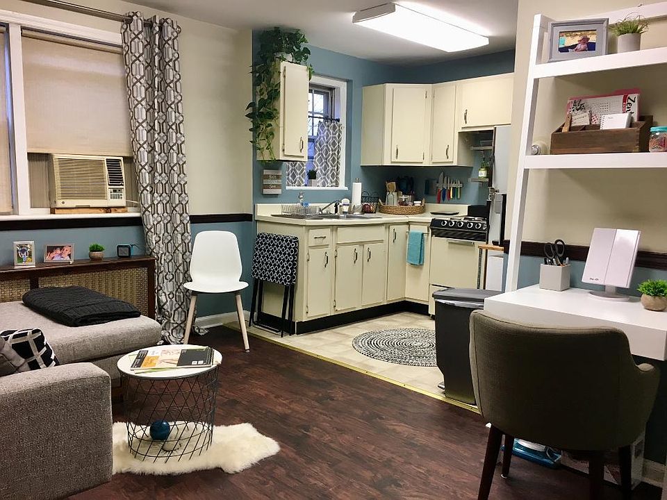 Very clean apt. can come furnished or unfurnished!