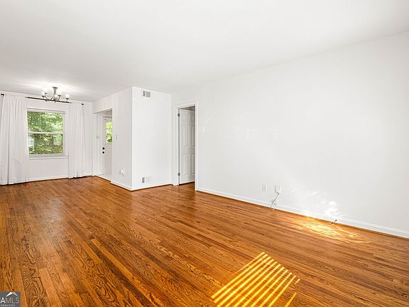 3rd image of 2004 Dering Cir NE