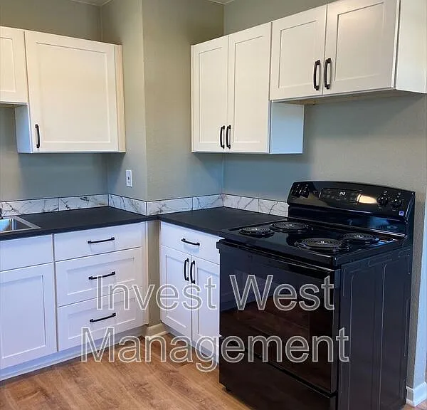 224 Cypress St — Photo 13