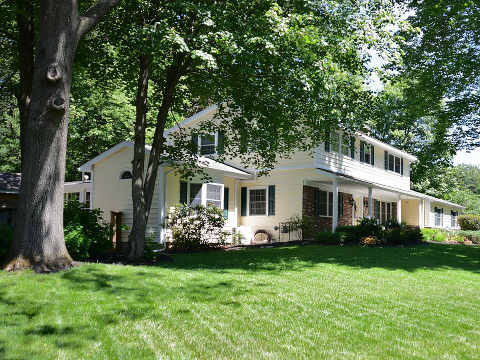 1st image of 2 Rolling Brook Ct