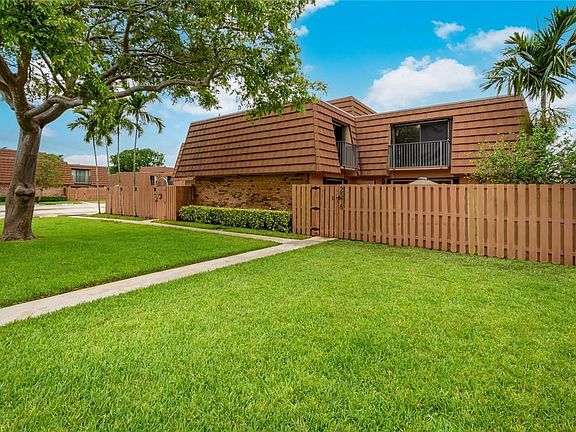 2nd image of 2576 N Lakeview Court