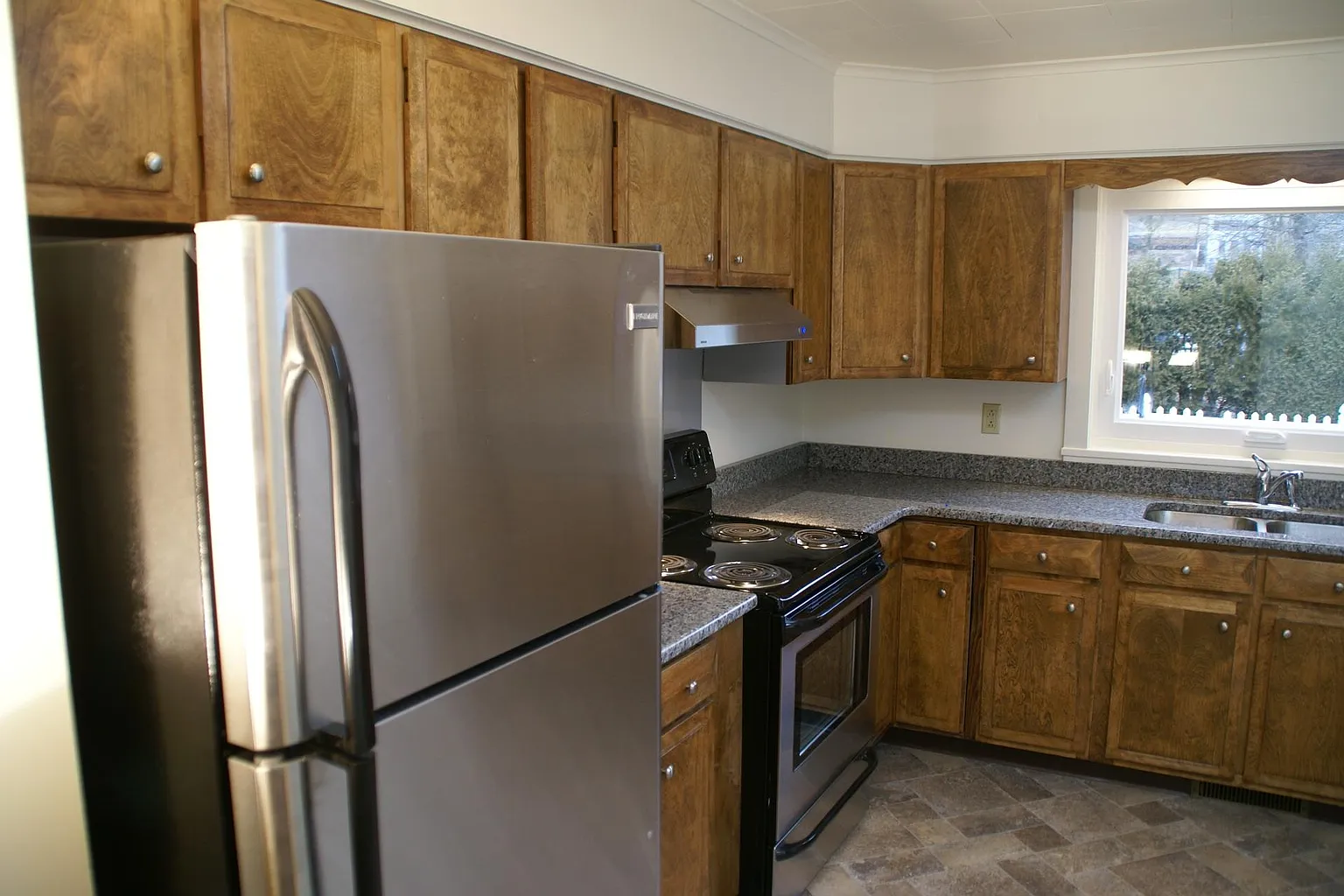 619 Hepburn St photo 1
