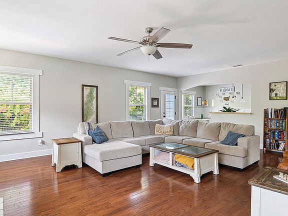 4th image of 18 Victoria Dr