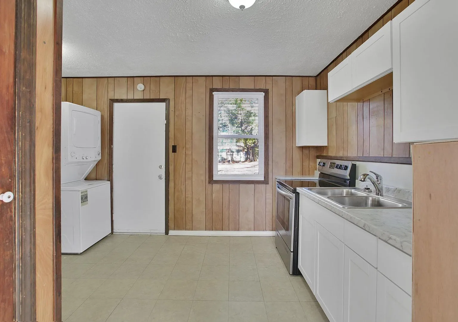 2 Bedroom Duplex in Jacksonville — Photo 4