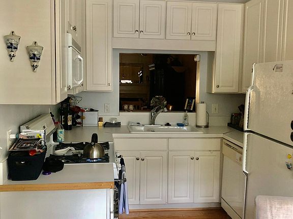 3rd image of 1729 Kingsgate Ct