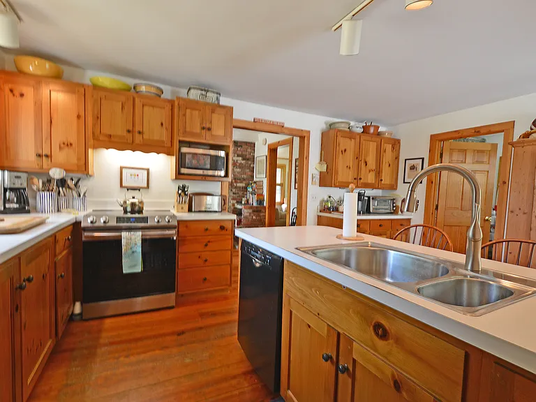 32 Wildwood Ave — Photo 11