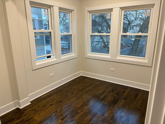 2nd image of 4440 N Hamlin Ave #1