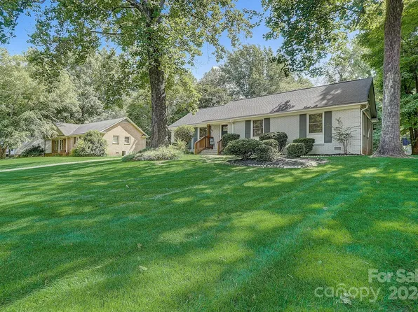 5822 Mullis Rd, Charlotte, NC 28215