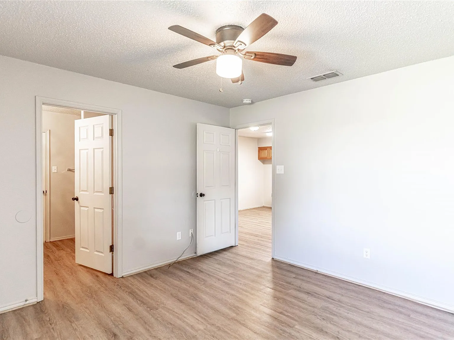 3 bed, 1184 sqft, $1,750 — Photo 3