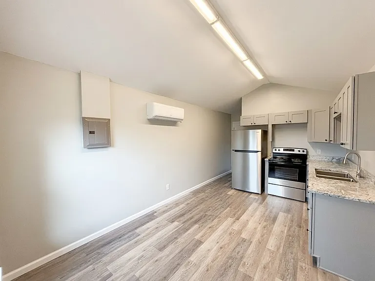 115 SW Avenue F #B — Photo 3
