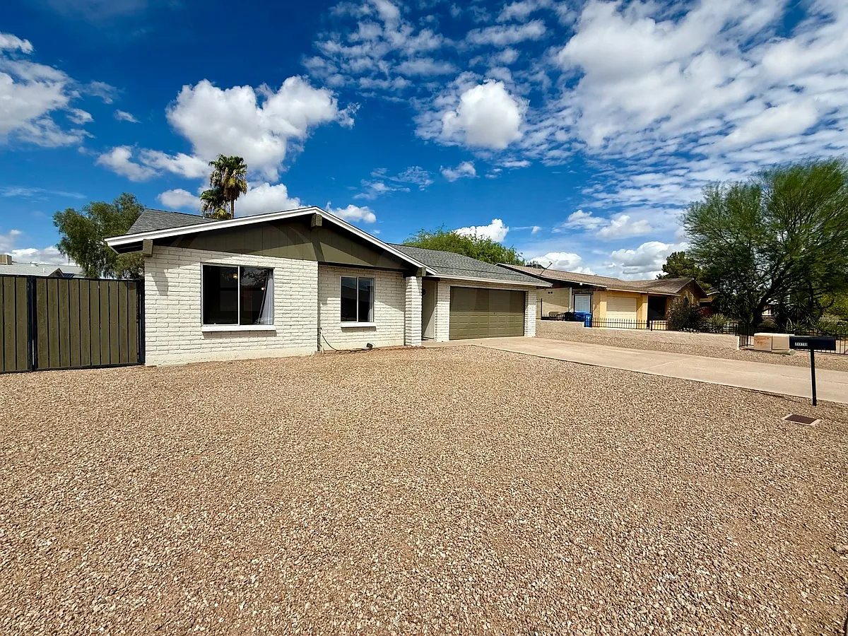 3 bed, 2.0 bath, 1532 sqft, $2,200 — Photo 3
