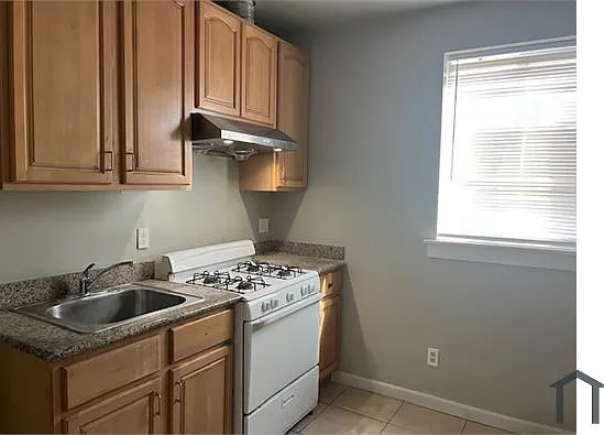 1656 Newcomb Ave — Photo 8