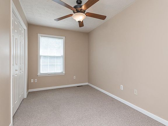 4th image of 146 Lexington Ct #1