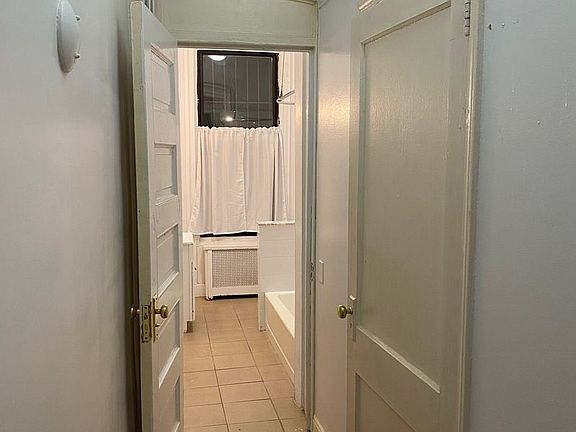 4th image of 118 Saint James Pl #2