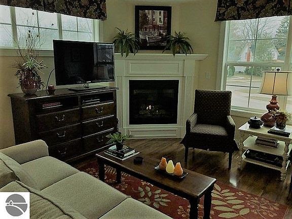 5th image of 151 Railroad Ave #13