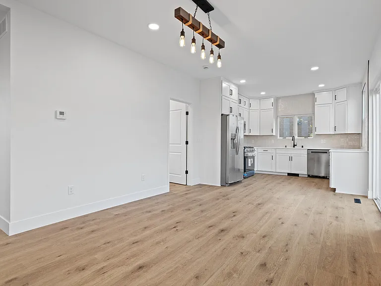 4401 8th Ave — Photo 9