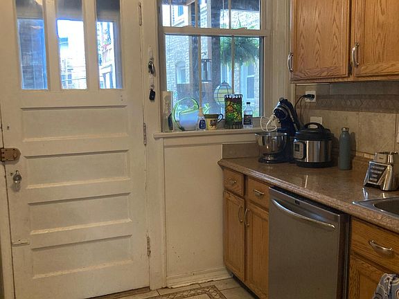 2nd image of 1443 W Elmdale Ave #1N