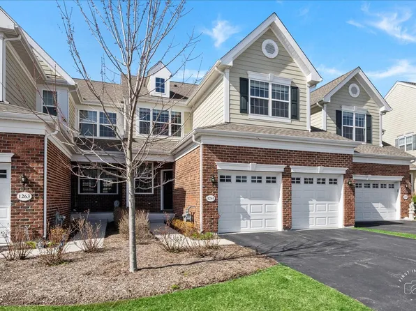 1261 Falcon Ridge Dr, Elgin, IL 60124
