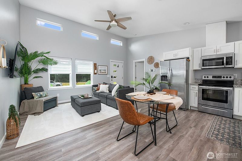 3rd image of 320 Marine View Drive SW