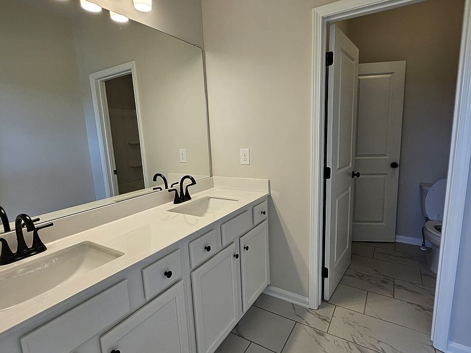 1st image of 4407 Silver Oak Dr