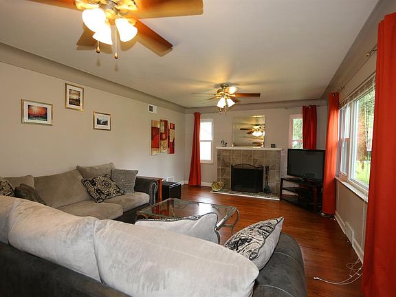 3rd image of 681 Wyoming Ave