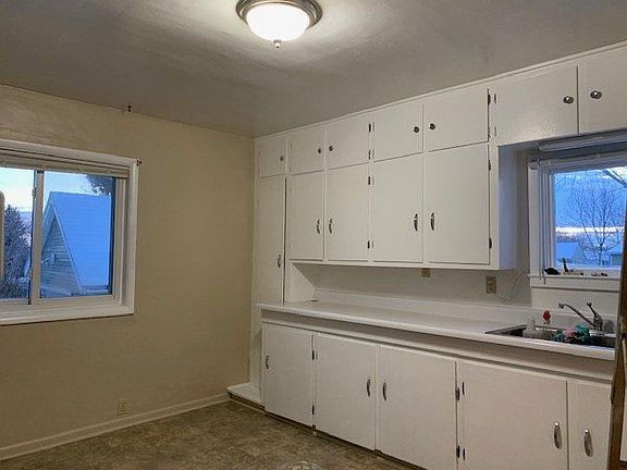 3rd image of 2732 Louise Ln