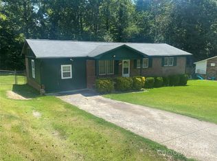 1427 Oak Hill Dr, Morganton, NC 28655