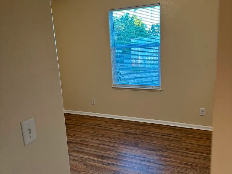 E Avenue T14 — Photo 16