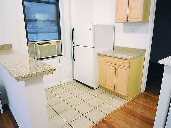 2nd image of 201 E 82nd St APT 3N