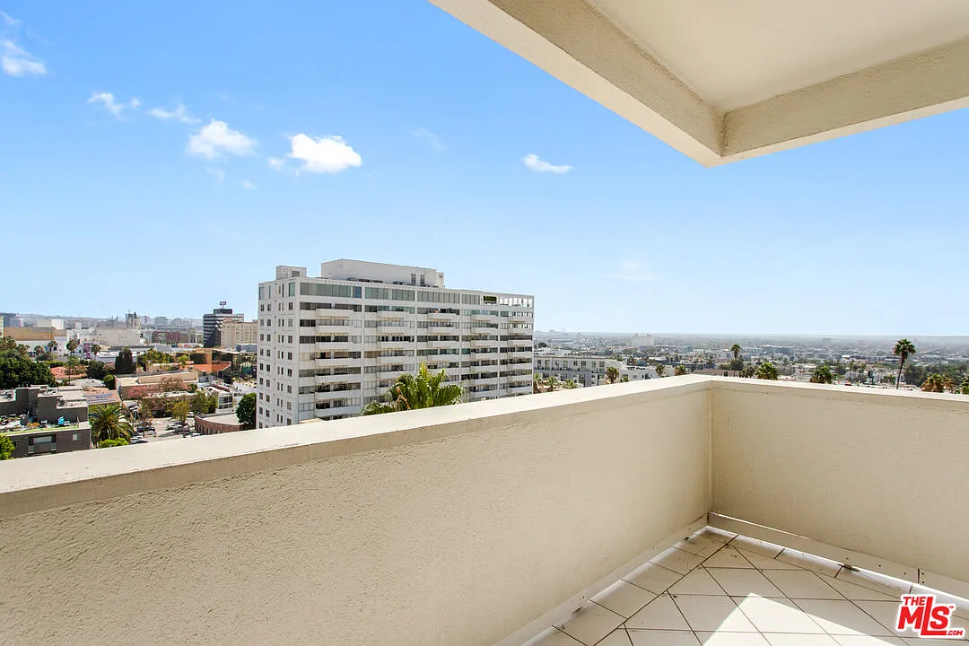 2 bed, 2.0 bath, 1363 sqft, $4,750 — Photo 4