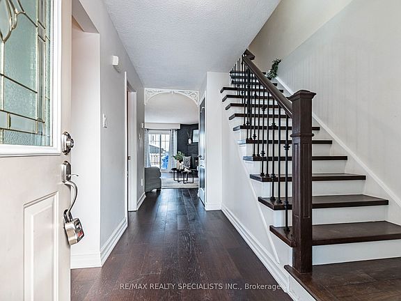 5th image of 11 Foxacre Row