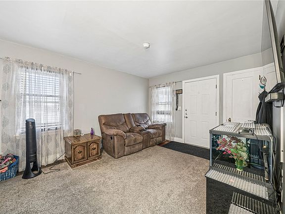 4th image of 1109 Saint Clair St