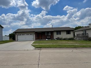 1803 College View Dr, Norfolk, NE 68701