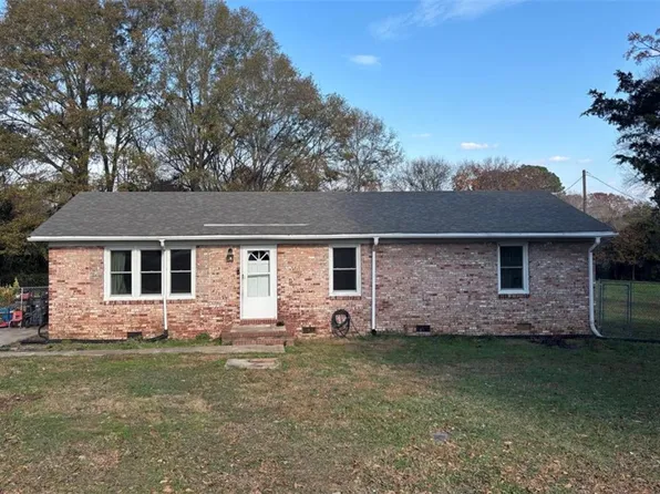 110 Ridgemont Ct, Greenwood, SC 29649