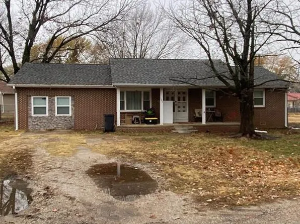 102 S Karner St, Altamont, KS 67330