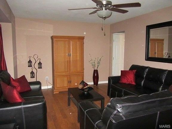 2nd image of 2203 Golfway St