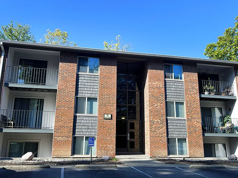 Sharondale Woods Apartments — Photo 15